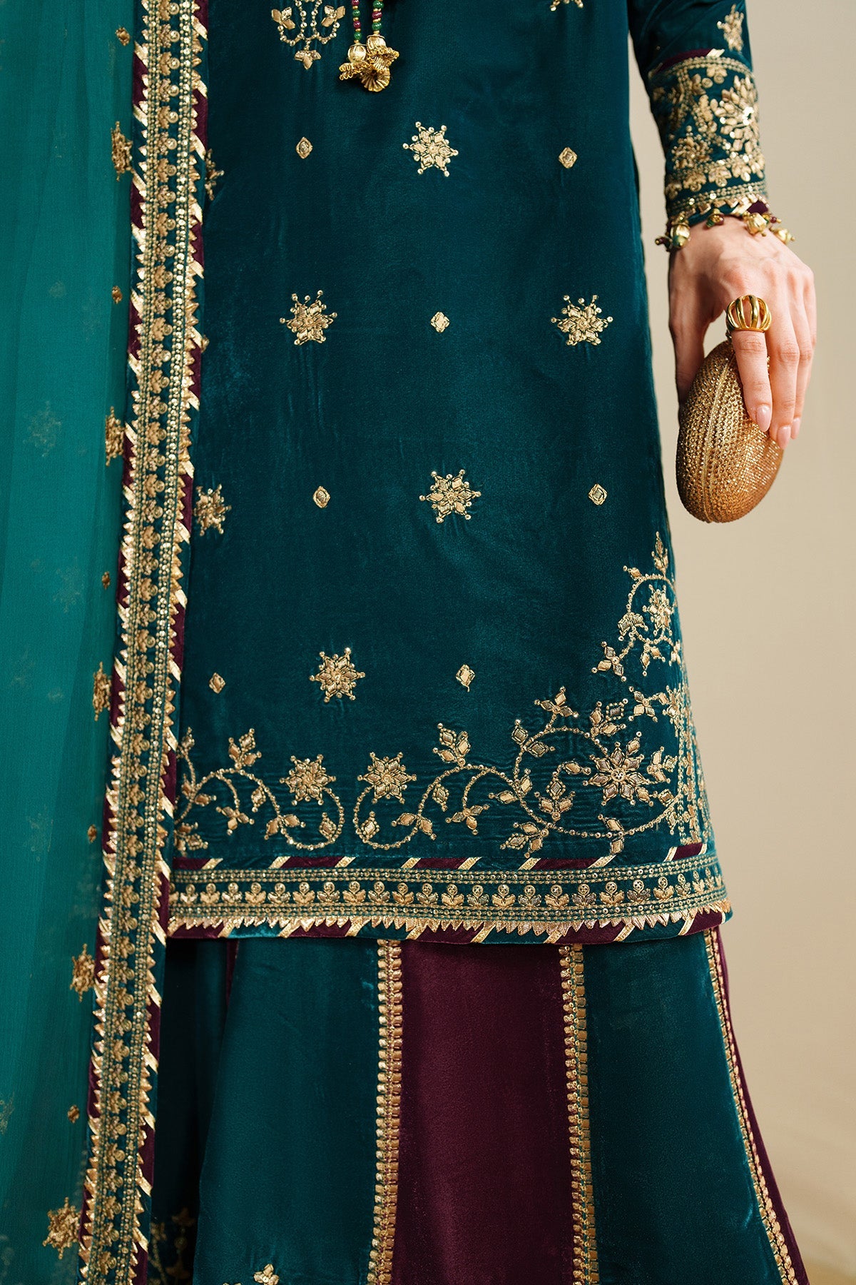 Jazmin | VVF D-8 | Embroidered Velvet Formal