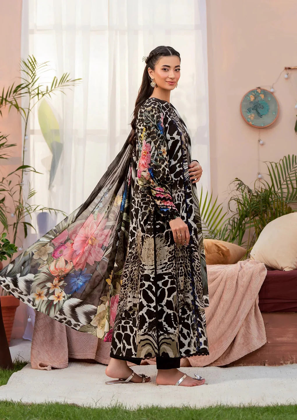 Elaf Lawn Sleeve Print Detail-side view showing print from side