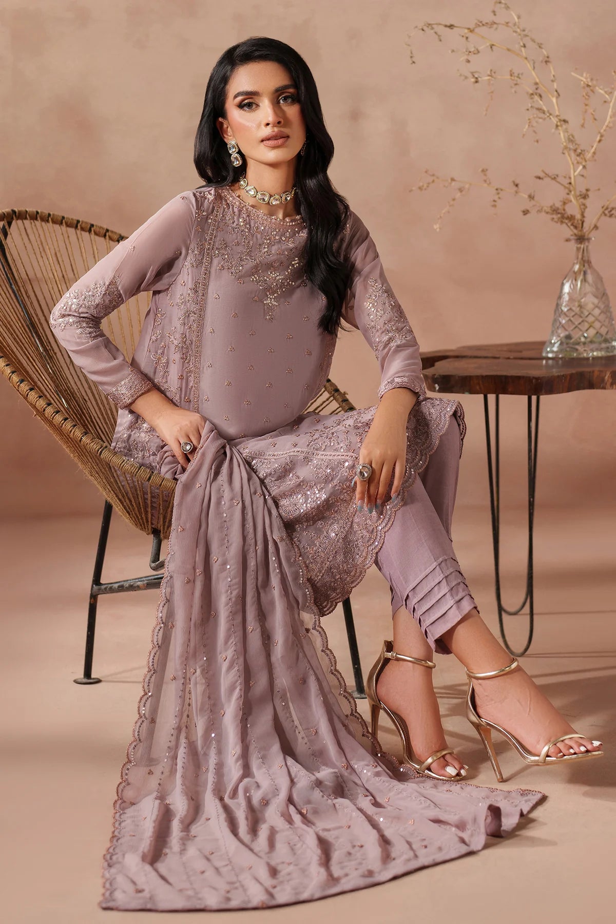 Embroidered lace detailing on front and back daman