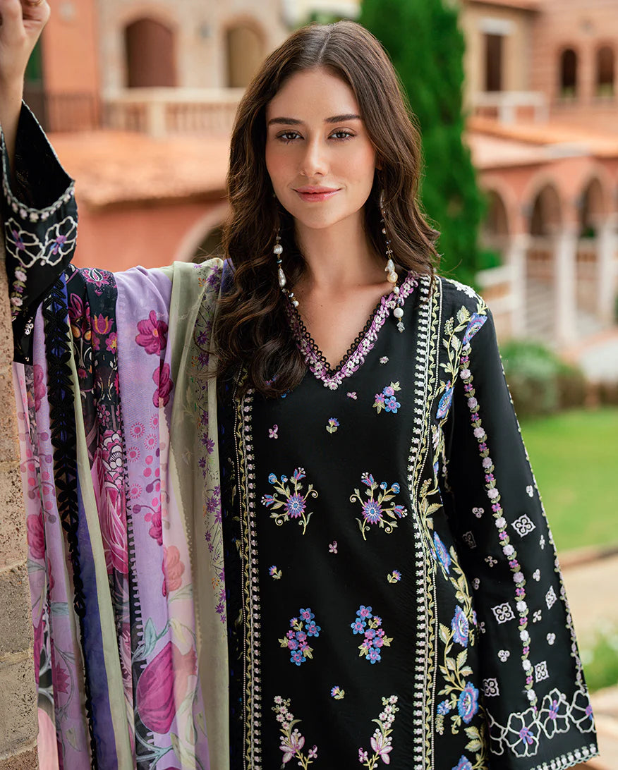 Embroidered lawn sleeves of Roheenaz Sireli dress