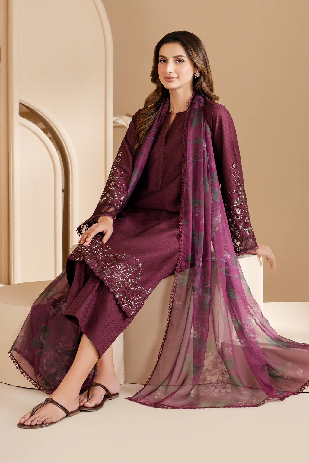 Embroidered organza lace for sleeves in UE-463