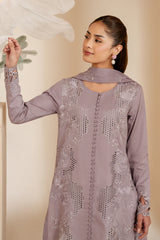 Embroidered organza lace on sleeves – close view