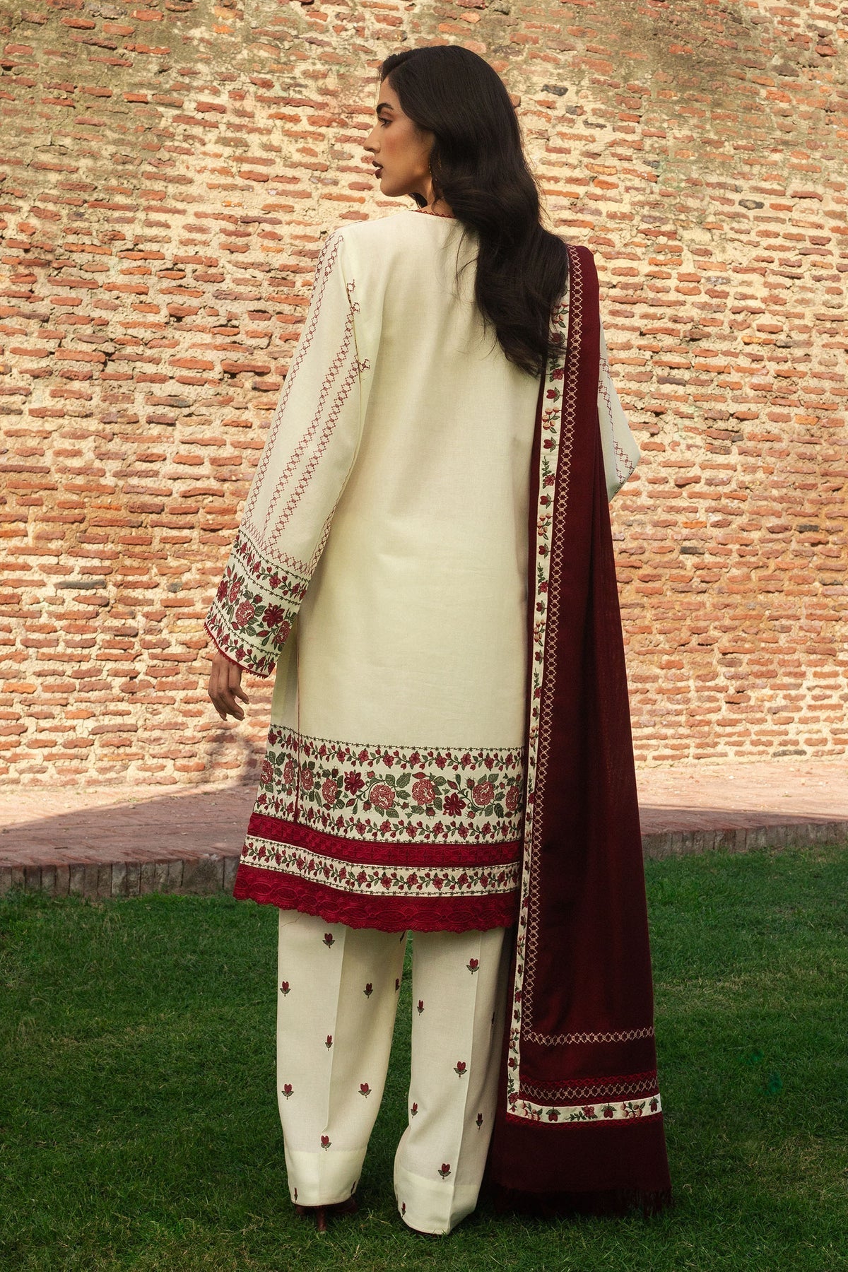 Winter Unstitched Collection'24 By Zara Shahjahan Farideh-D1