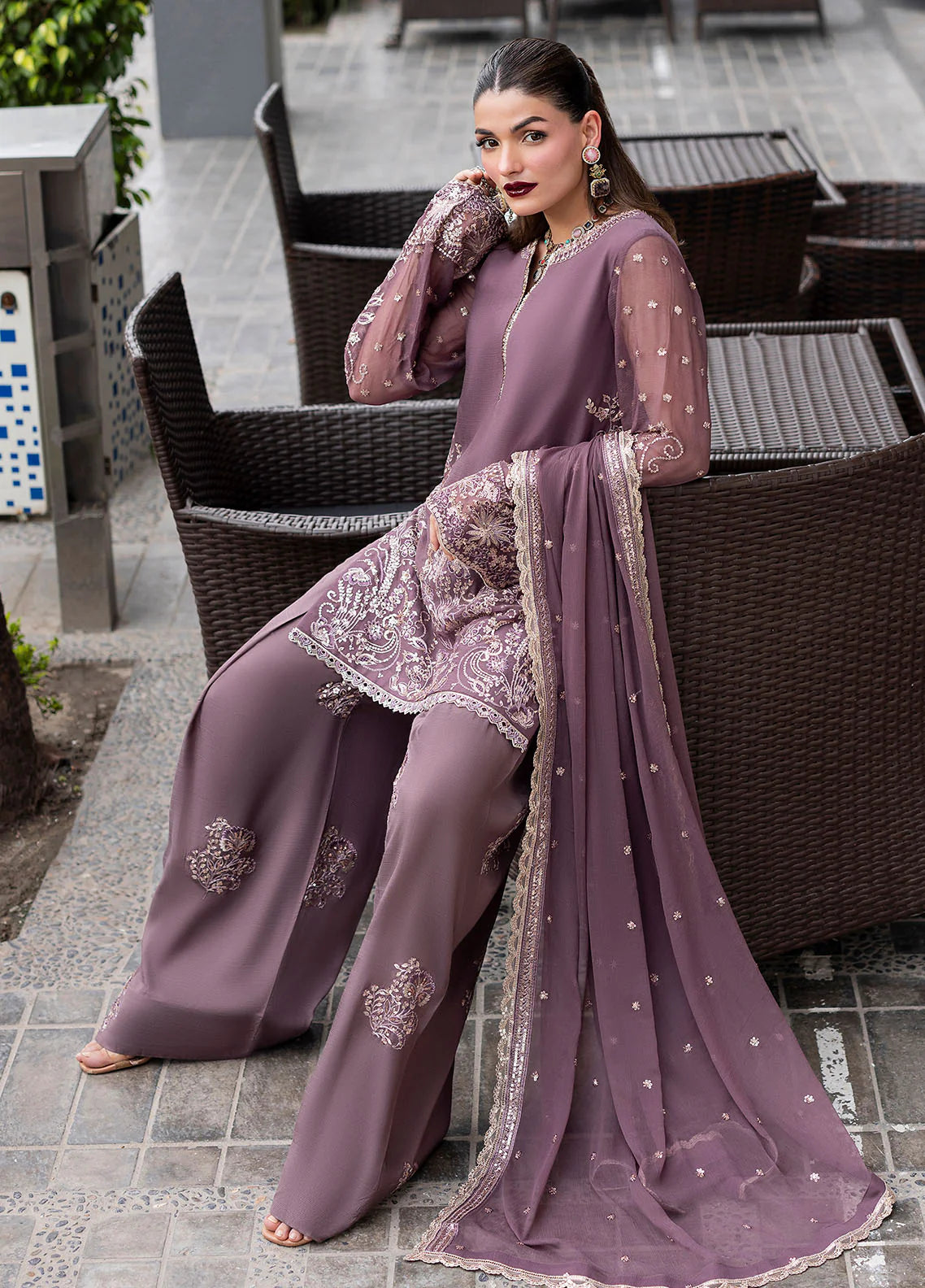 Intricately embroidered chiffon side panels of Sahane CT 25005 Roseate
