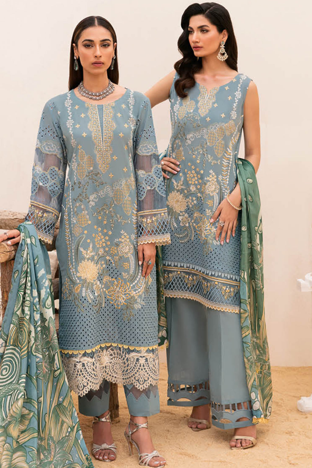 Andaaz Luxury Lawn Vol 7 Collection '23 By Ramsha Z-704