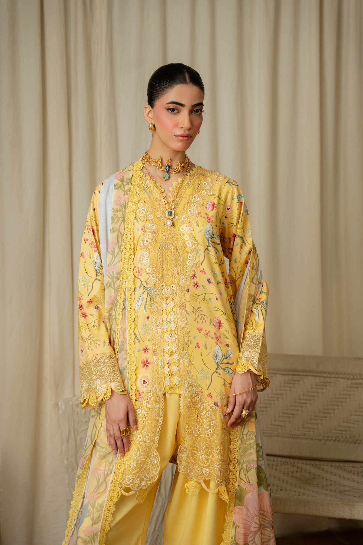 Aabyaan MARIGOLD AK-06 look 1