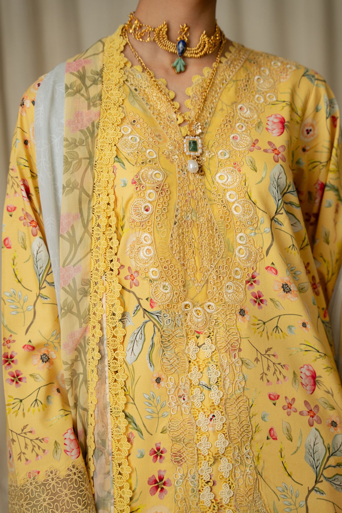 Aabyaan MARIGOLD AK-06 look 5