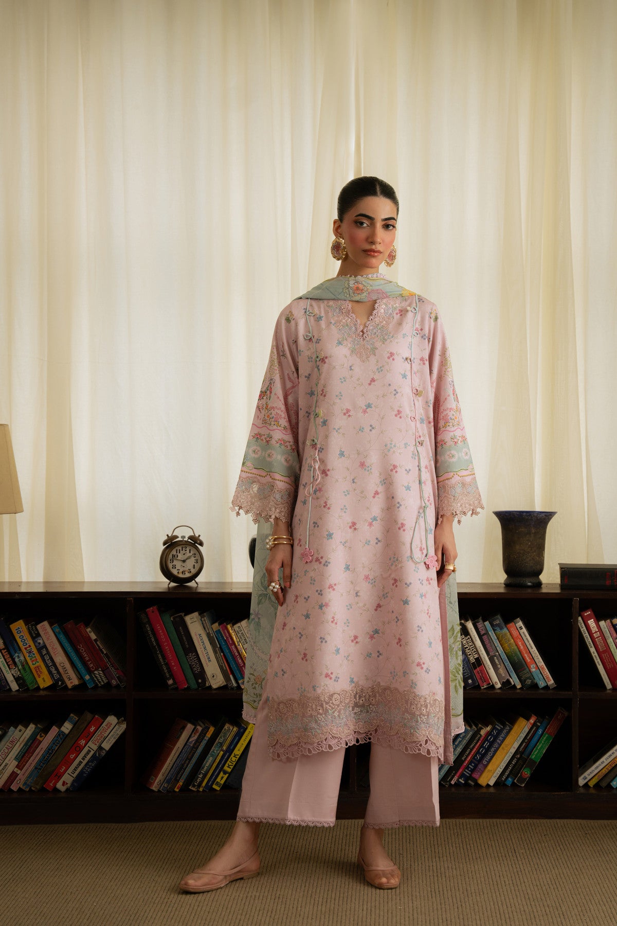 Aabyaan ELODIE AK-07 look 1