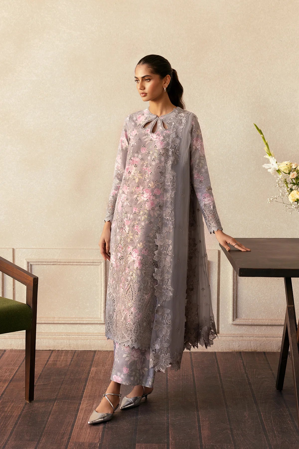 Afrozeh lawn suit front panel - Digital print detail