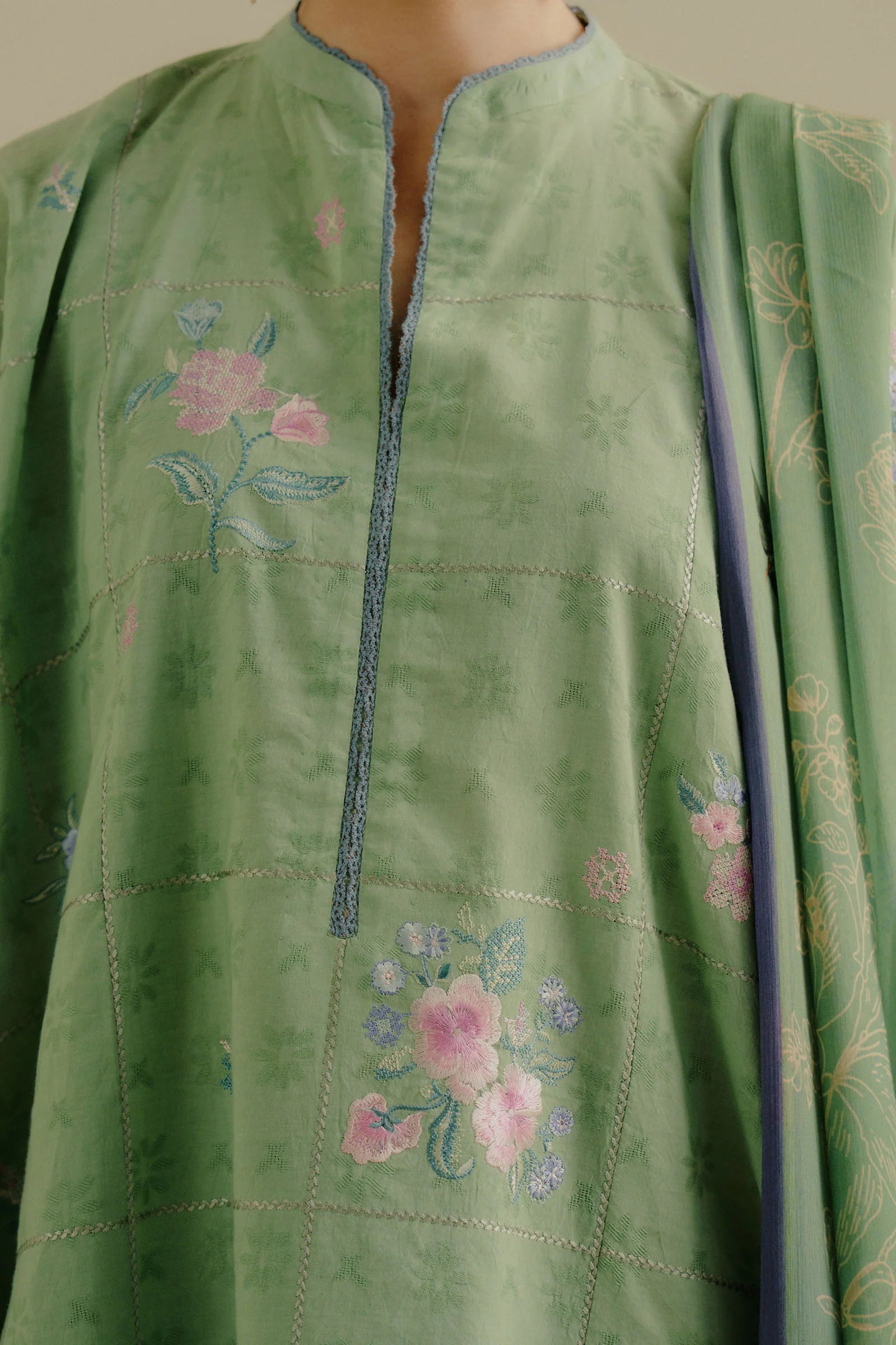 COCO Sufa-5A Complete Outfit: Jacquard Lawn + Chiffon Dupatta + Cambric Trouser