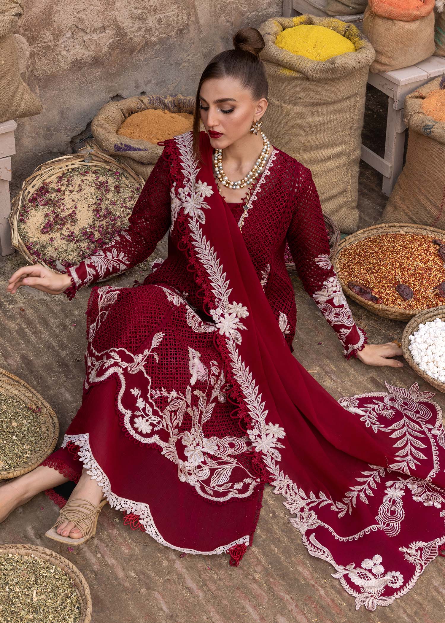 Embroidered organza dupatta pallu design of Crimson TASAWAR