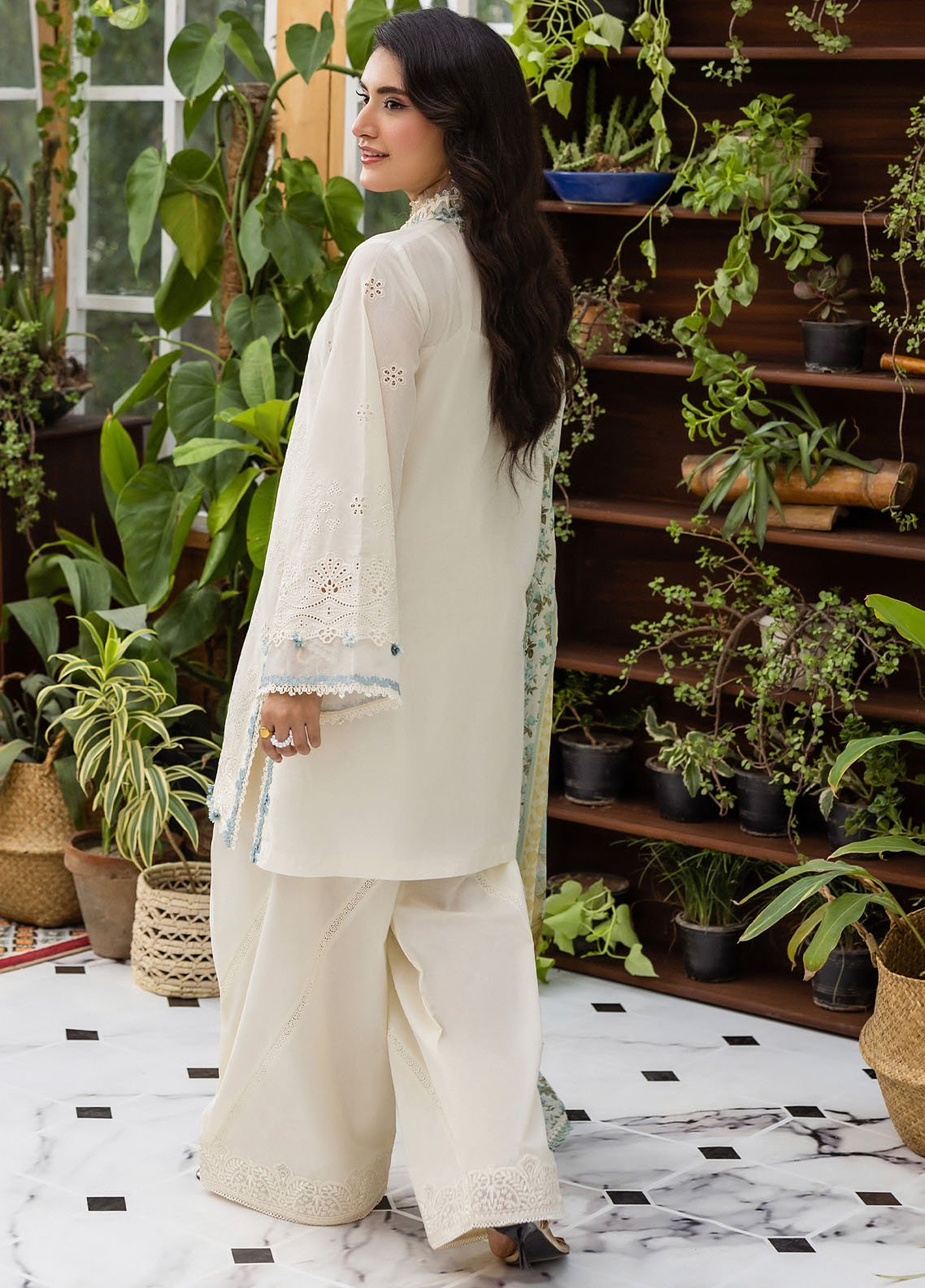 Embroidered chikankari lawn sleeves of PEARLISTA by Elaf