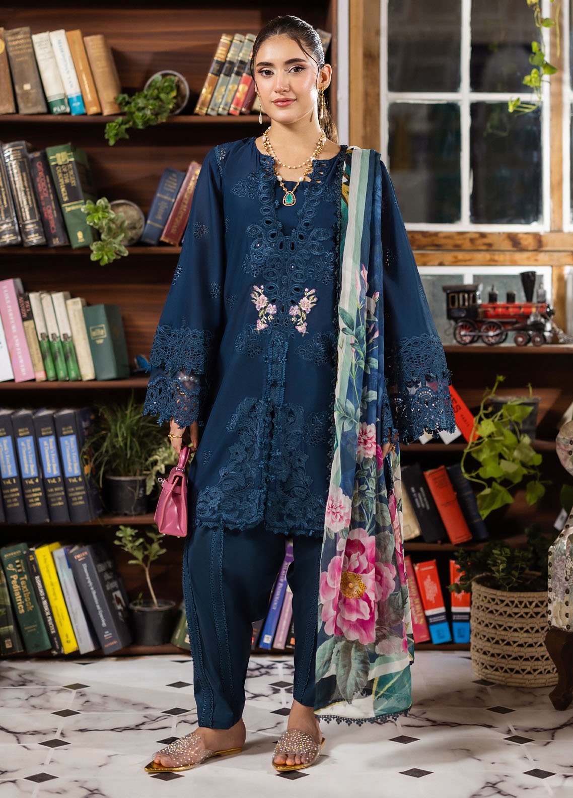 Elaf | EEC-4B SERENAIRE | CHIKANKARI WITH CHIFFON