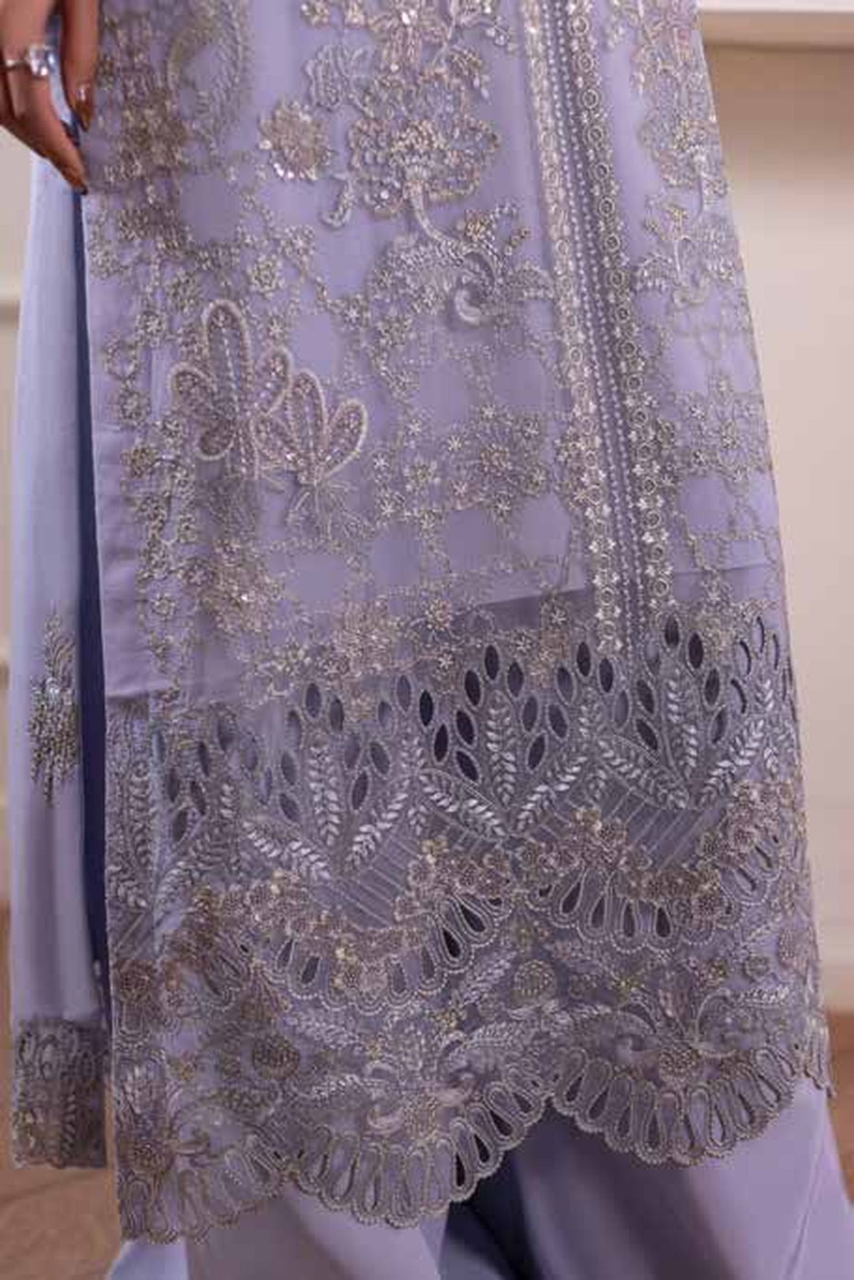 Flossie Parisa PA-06 hem embroidery