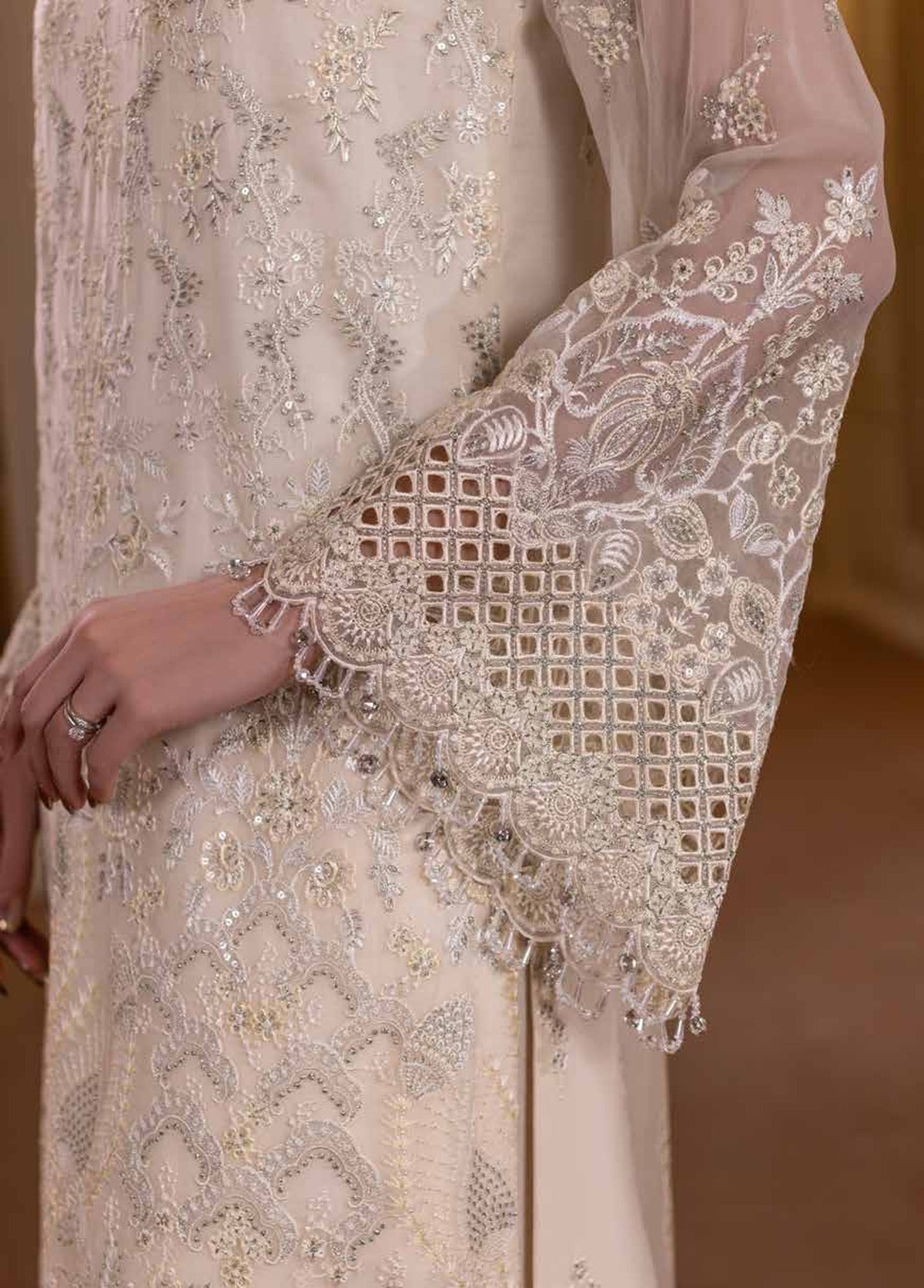 Flossie Parisa PA-07 sleeve embroidery