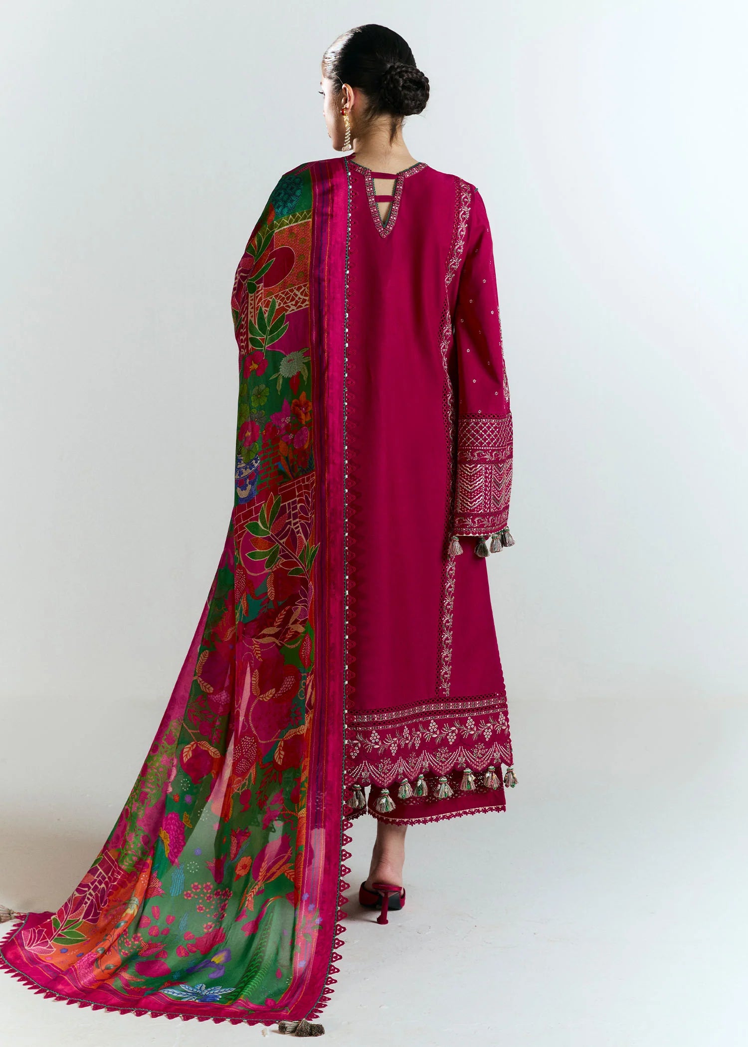 Detailed Mughal Embroidery on Back – HussainRehar Saaha Lawn Suit