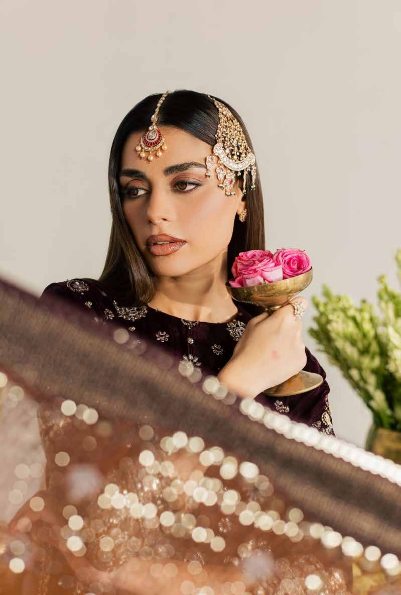 Nureh Maya Velvet NW-134 outfit front view