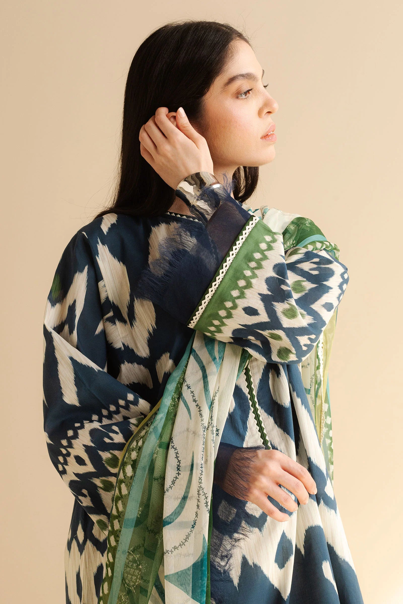 Close-up of print on Sila-6B blue lawn shirt
