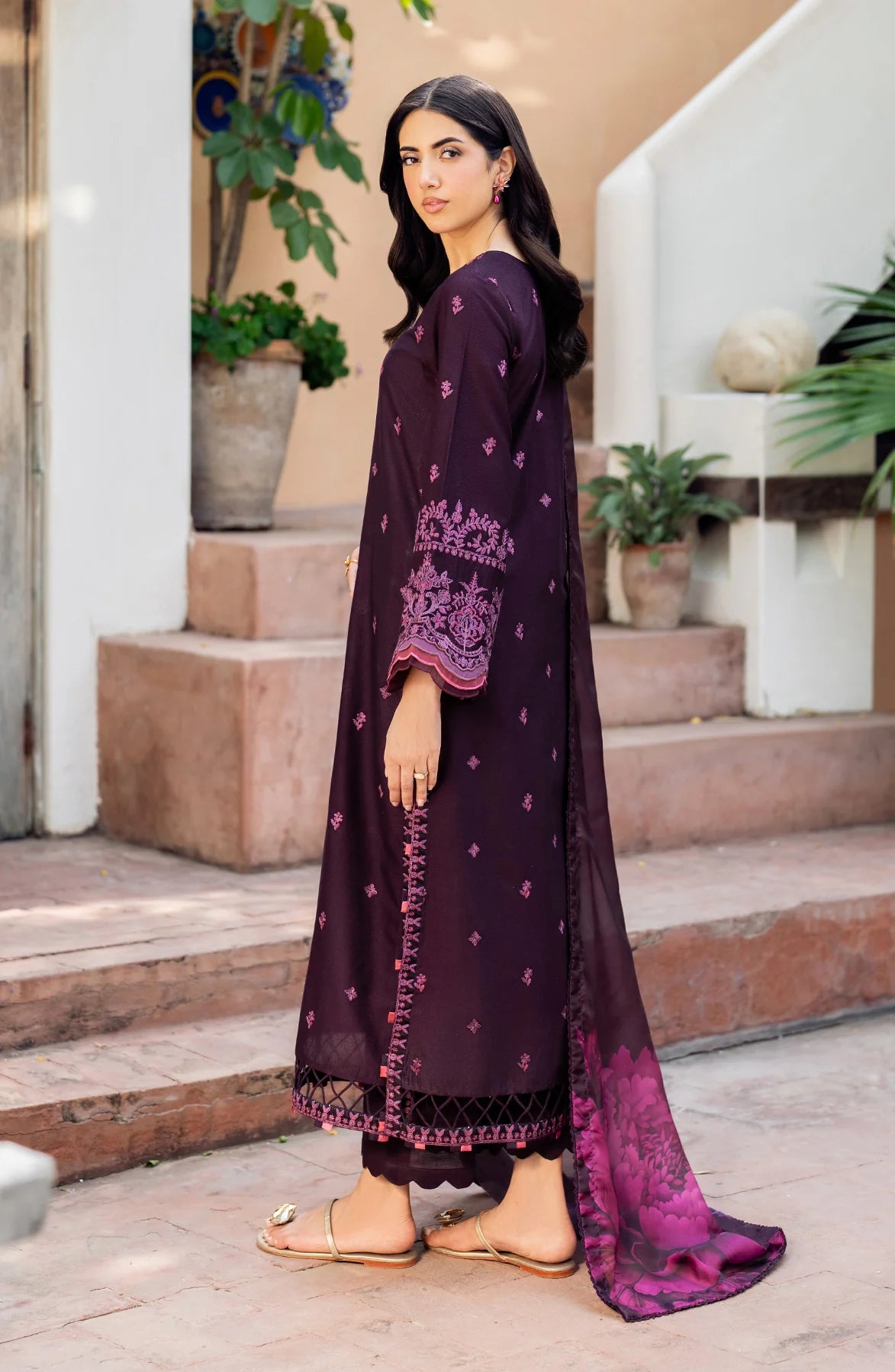 Back embroidery on Zarif 04 FAHA lawn suit